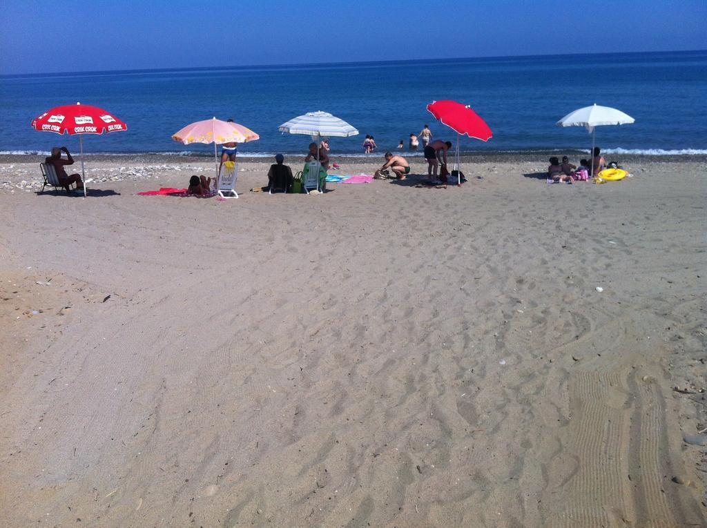Paradise Beach Camera Mansardata Vicino Cefalu Piscina Aperta Кампофеліче-ді-Роччелла Екстер'єр фото