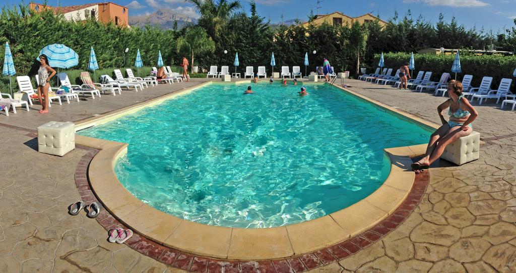 Paradise Beach Camera Mansardata Vicino Cefalu Piscina Aperta Кампофеліче-ді-Роччелла Номер фото