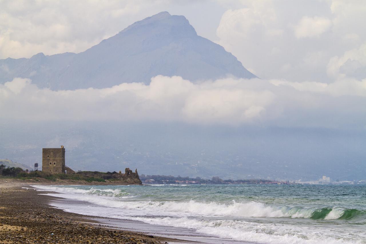 Paradise Beach Camera Mansardata Vicino Cefalu Piscina Aperta Кампофеліче-ді-Роччелла Екстер'єр фото